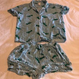 Forever 21 pajamas two piece with dinosaur pattern size S
